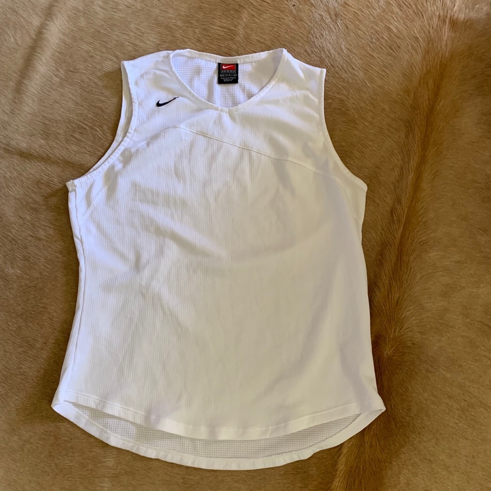 Nike sleeveless workout tee
